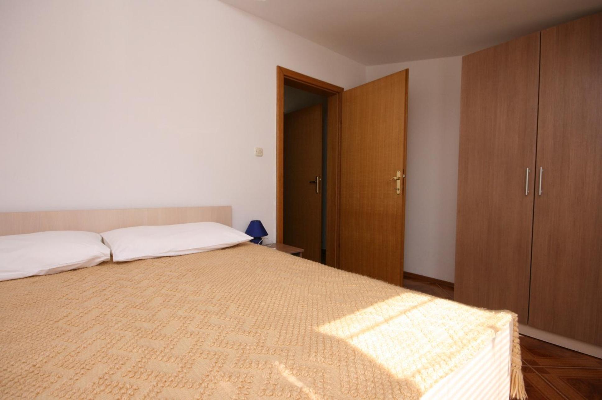Apartments And Rooms By The Sea Pag - 6311 Pag Town Rum bild